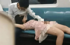 亲吻女人私密小说,私密情感的秘密旅程