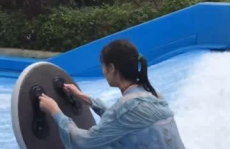会冲浪的漂亮小姐姐小说,邂逅冲浪女神的浪漫邂逅