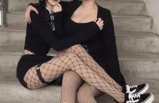 抖音小姐姐后背慢摇,小姐姐热舞魅力四溢
